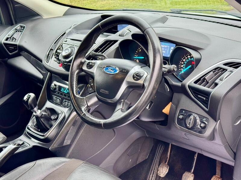 FORD KUGA