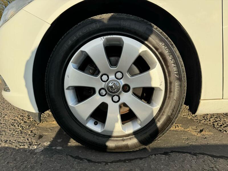 VAUXHALL INSIGNIA