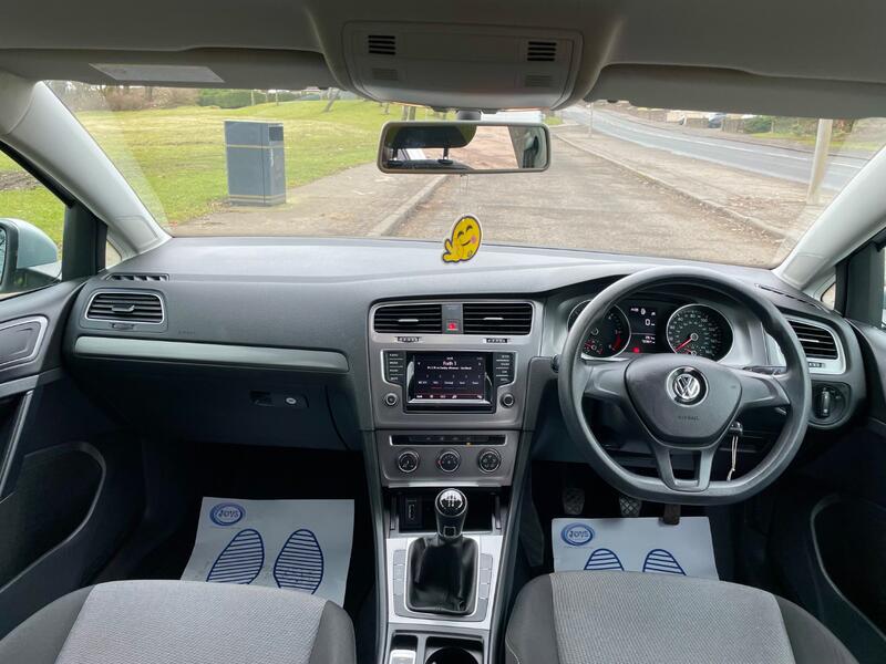 VOLKSWAGEN GOLF