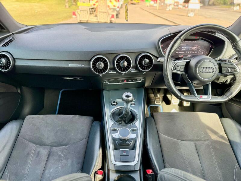 AUDI TT