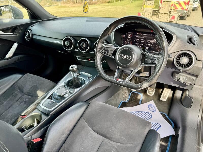 AUDI TT