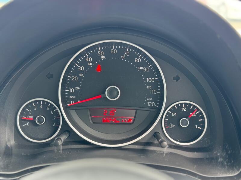 VOLKSWAGEN UP