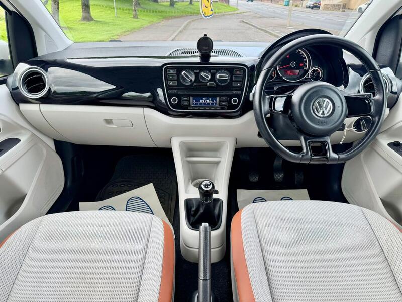 VOLKSWAGEN UP
