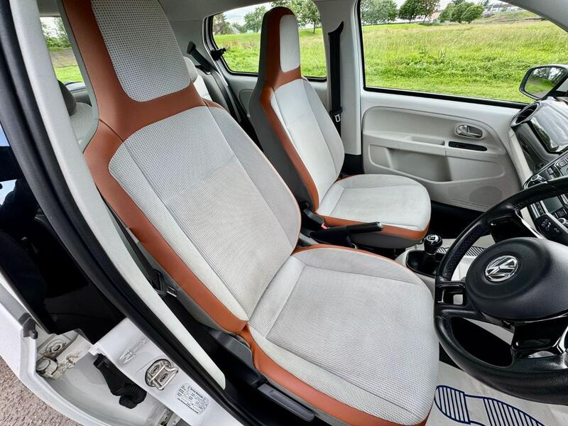 VOLKSWAGEN UP