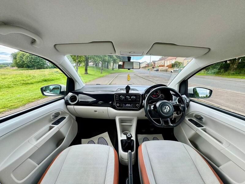 VOLKSWAGEN UP
