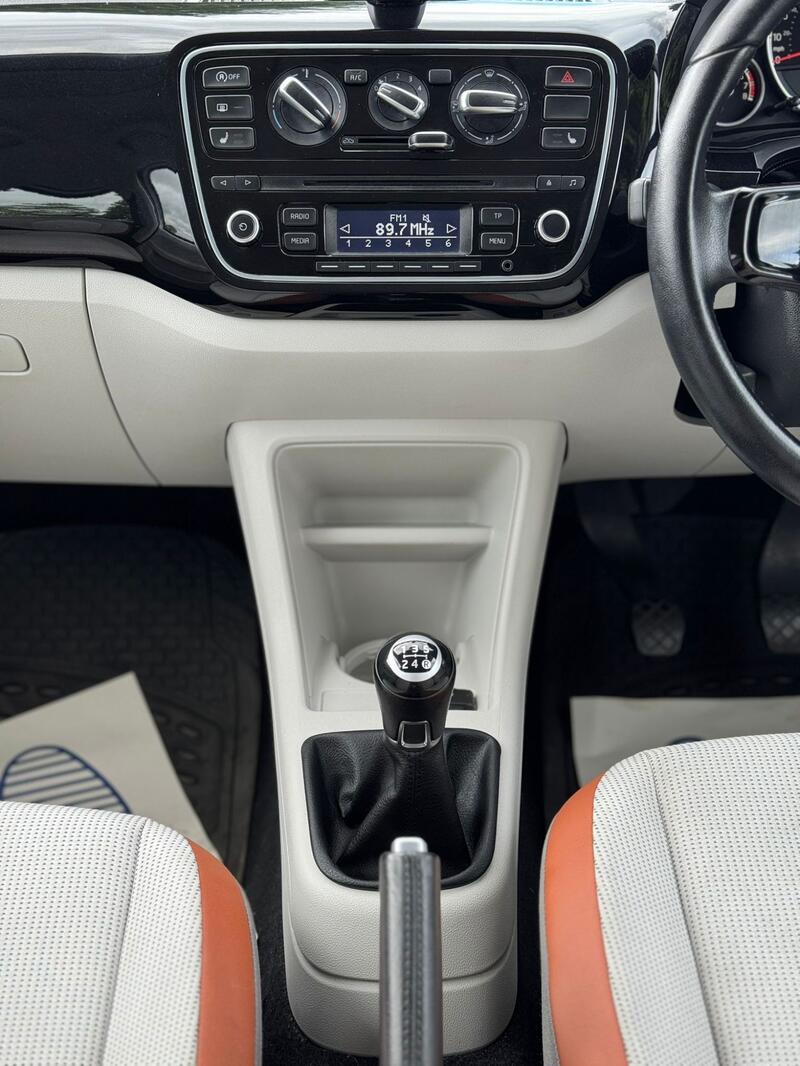 VOLKSWAGEN UP