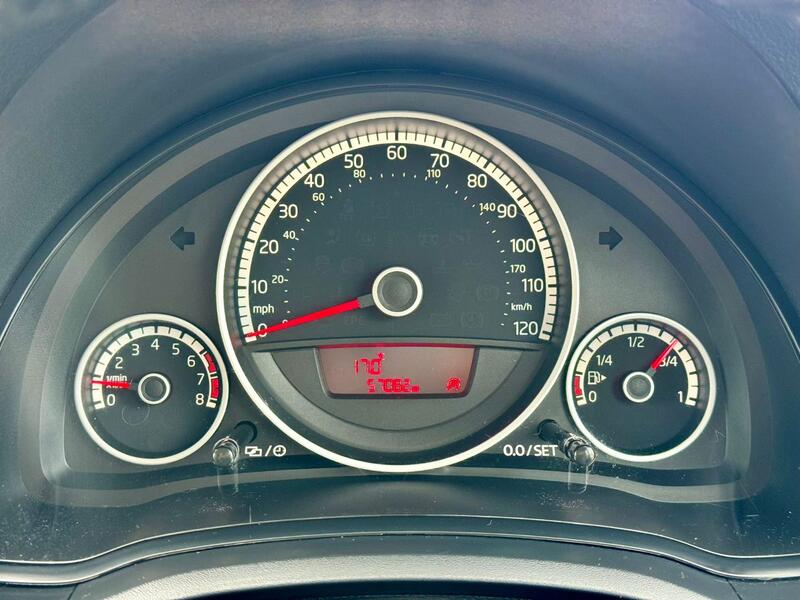 VOLKSWAGEN UP